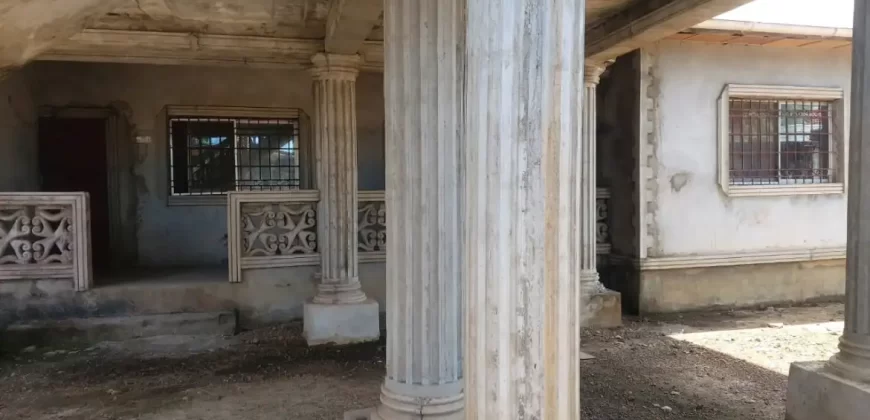 Compound in Thinkers Village