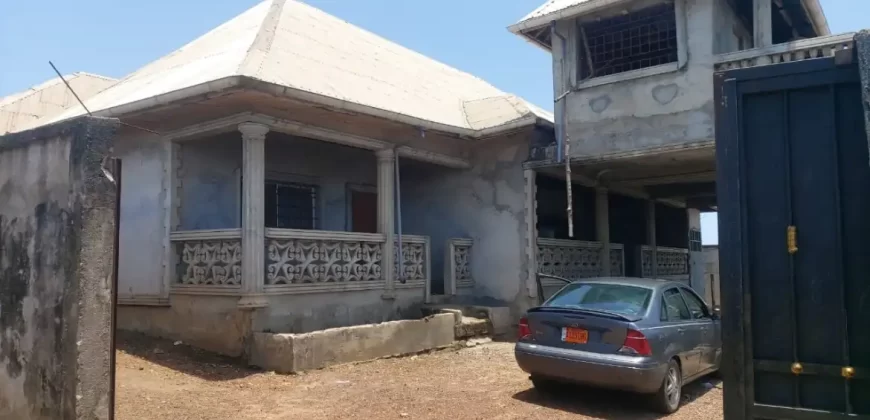 Compound in Thinkers Village