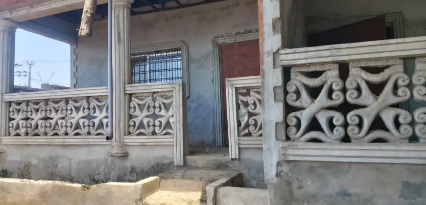 Compound in Thinkers Village