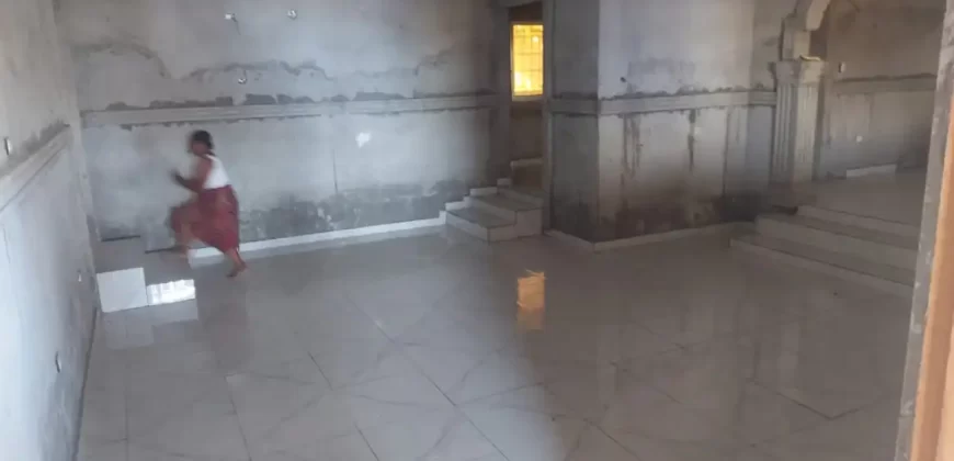 Compound in Thinkers Village